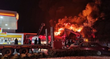 İzmir’de lastik bayisinde korkutan yangın! Yanında benzin istasyonu var
