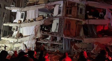 İzmir'den deprem seferberliği: Ekipler yola çıktı