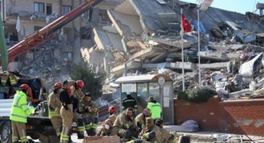 Kurtarma ekibi acı gerçeği tespit etti! Hatay’da yıkılan binaların yapımında deniz kumu kullanılmış