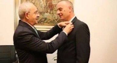 MHP’den istifa etmişti, rozetini Kılıçdaroğlu taktı