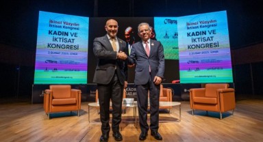 “Yüz yıl sonra, yine İzmir’de aynı ruh ve aynı kararlılık”