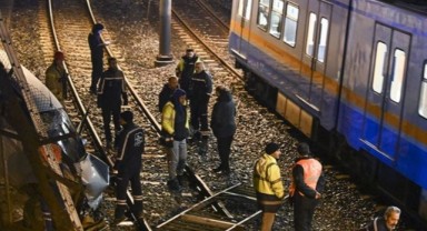 Bakırköy'de otomobil metro hattına uçtu!