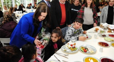Balçova’da Depremzede Kadınlarla Dayanışma Kahvaltısı