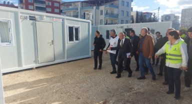 Başkan Soyer Adıyaman'da kurulan konteyner kenti ziyaret etti