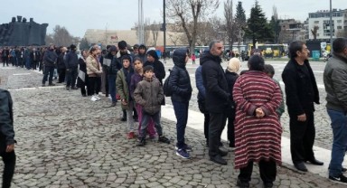 Bir yandan deprem, bir yanda yoksulluk…
