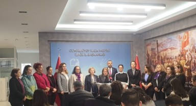 CHP İzmir Kadın Kolları'ndan 8 Mart'ta seçim vurgusu: 'Ölümle yaşam arasında…'