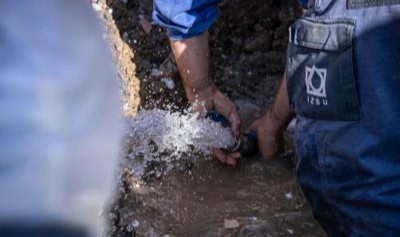 Deprem bölgesine su sağlamak için kesintisiz mesai