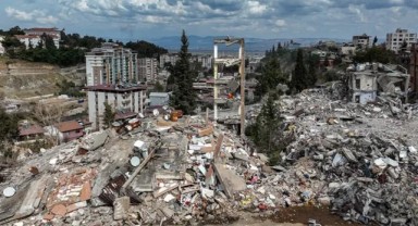 Deprem konutları: AKP'lilere 30 milyarlık ihaleler