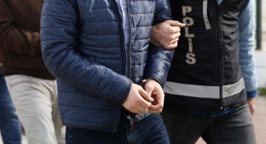 Depremde hasar gören marketi soyanlar gözaltında