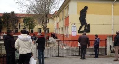 Depreme dayanıksız çıkan bir okul daha boşaltıldı