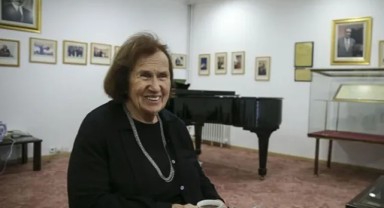 Devlet sanatçısı piyanist Ayşegül Sarıca hayatını kaybetti