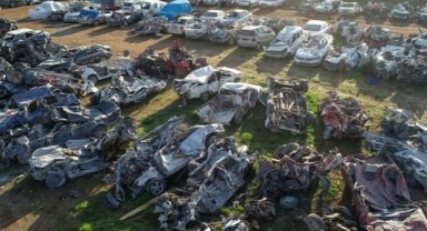 Enkazdan çıkan yüzlerce aracın sahibine ulaşılamadı