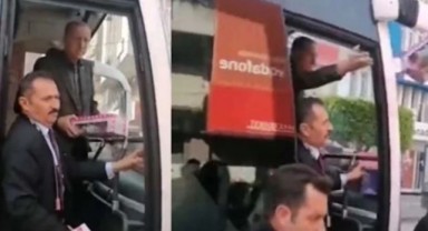 Erdoğan bu kez oyuncak fırlattı!