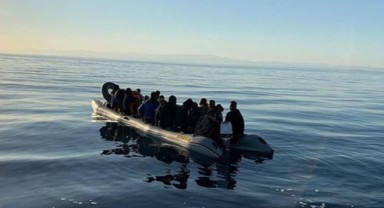 Göçmenlerin içinde bulunduğu lastik bot su aldı: 21 kişi kayıp
