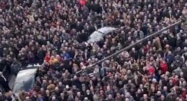 Gözler açıklanacak adayda! Saadet Partisi önünde coşkulu kalabalık