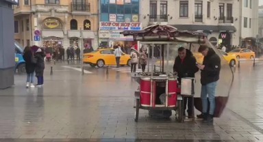İstanbul'da beklenen sağanak yağış başladı