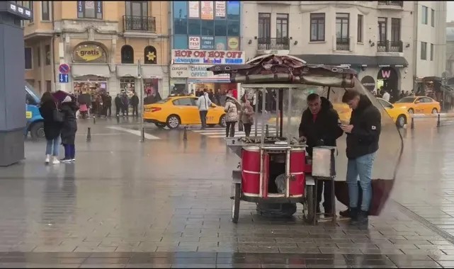 İstanbul'da beklenen sağanak yağış başladı