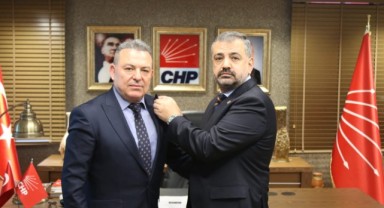 İYİ Parti'de flaş istifa! CHP'ye geçti! Aslanoğlu rozetini taktı
