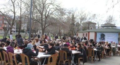Kadınlar Efes Selçuk’ta marteniçka ile dilek tuttular