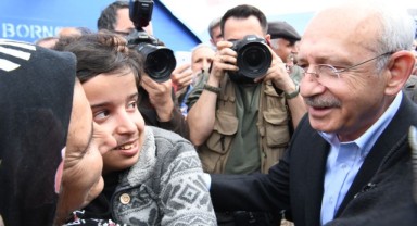 Kılıçdaroğlu Başkan İduğ ile Bornova Belediyesi'nin çadır kentinde