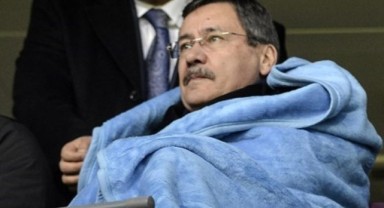 Melih Gökçek yine bilemedi: 8 Mart'ta Anneler Günü'nü kutladı