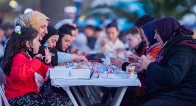 Ramazanın ilk gününde İzmir, Adıyaman, Osmaniye ve Hatay'da iftar sofrası kurulacak!