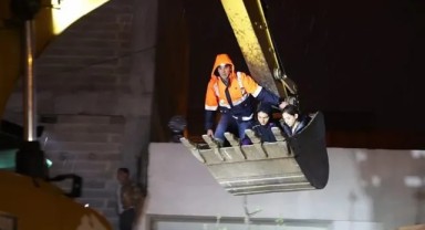 Şanlıurfa'da sağanak: Mahsur kalanlar kepçeyle kurtarıldı