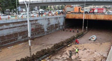 Urfa'da su altında kalan kavşağın müteahhidi Maraş'a afet konutu inşa edecek