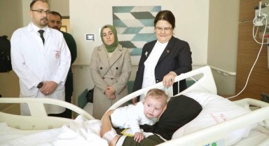 128 saat enkaz altında kalmıştı... Mucize bebek ana kucağında