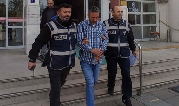 Arkadaşını küfrettiği için öldürmüş!