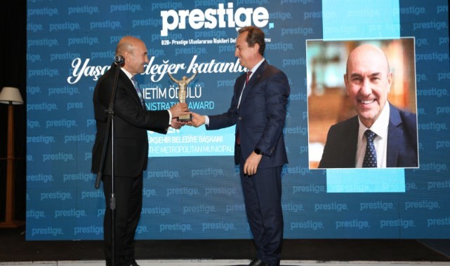 Başkan Soyer’e Yaşama Değer Katanlar Ödülü