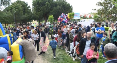 Bornova’da gökyüzü uçurtmalarla renklendi