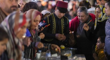Buca’da kentin kalbinde iftar sofraları kuruldu!