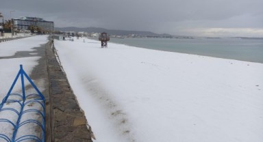 Çeşme beyaza büründü!