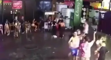 Festivalde kendisine su döken adama kafa atarak komaya girmesine neden olan Türk gözaltına alındı