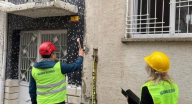 Gaziemir Belediyesi ekipleri, deprem bölgesinde hasar tespiti yapıyor