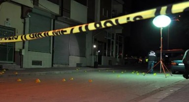 İki genç başlarından vurulmuş halde bulundu