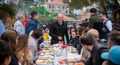 İmece usulü iftar yemeğinde dayanışma örneği