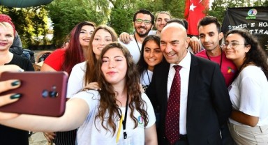 İzmir Büyükşehir Belediyesi’nden gençlere Kitap Kart desteği