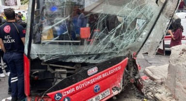 İzmir'de otobüs kontrolden çıktı: 10 yaralı...