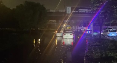 İzmir'de sağanak: Su seviyesi yükseldi, site yönetimi siren çaldı