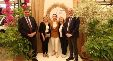 Karşıyaka’da geleneksel çiçek festivali başladı