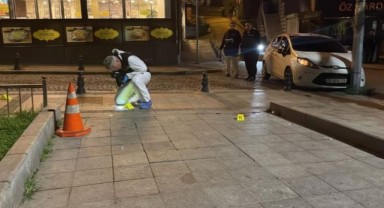Kartal'da park halindeki otomobile silahlı saldırı: 2 kişi öldü