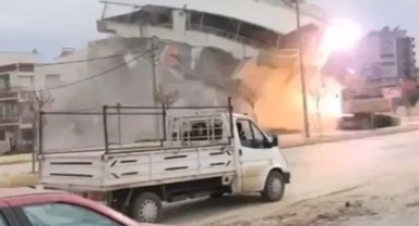Korkutan anlar: Yıkım esnasında bina çöktü!