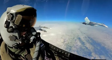 NATO'dan çok net fotoğraf! F-16'lar Rus jetlerinin peşine düştü
