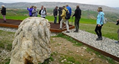 Nemrut Dağı sezonun ilk turist kafilelerini ağırlıyor!