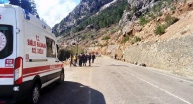 Otomobilin üzerine kaya devrildi: 4 öğretmen öldü!