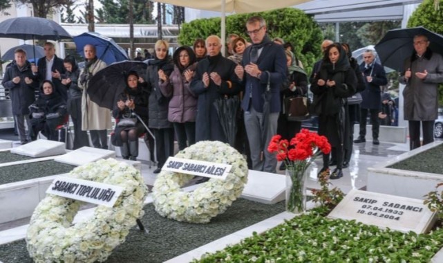 Sakıp Sabancı, kabri başında anıldı!