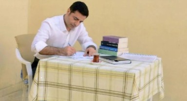 Selahattin Demirtaş'tan Erdoğan'a: Saray yaşamı seni bitirmiş, yazık
