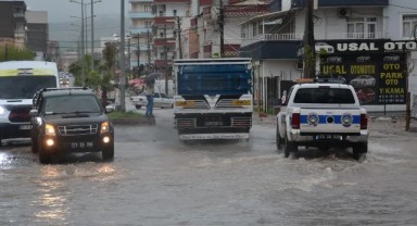 Silopi’de sağanak hayatı olumsuz etkiledi: Eğitime 1 gün ara verildi!